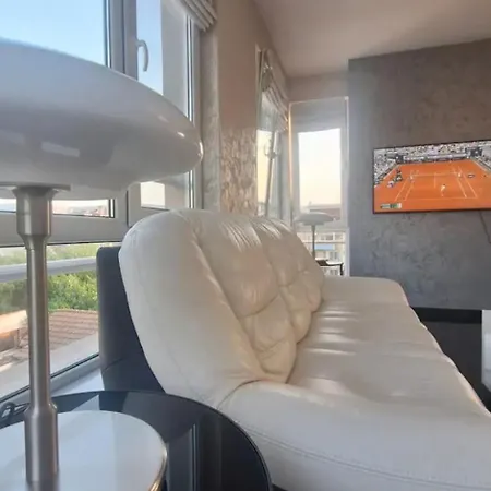 Apartament Ahinora *