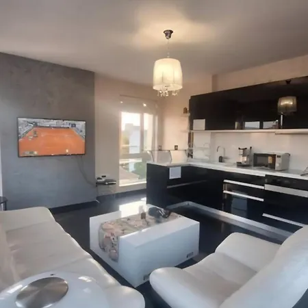 Apartament Ahinora Free Street Parking -1,2 From Center Płowdiw