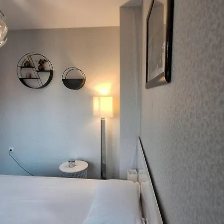Ahinora Apartament *