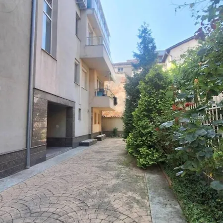 Ahinora Apartament *