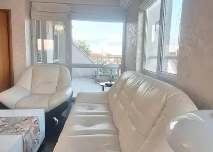 Ahinora بلوفديف