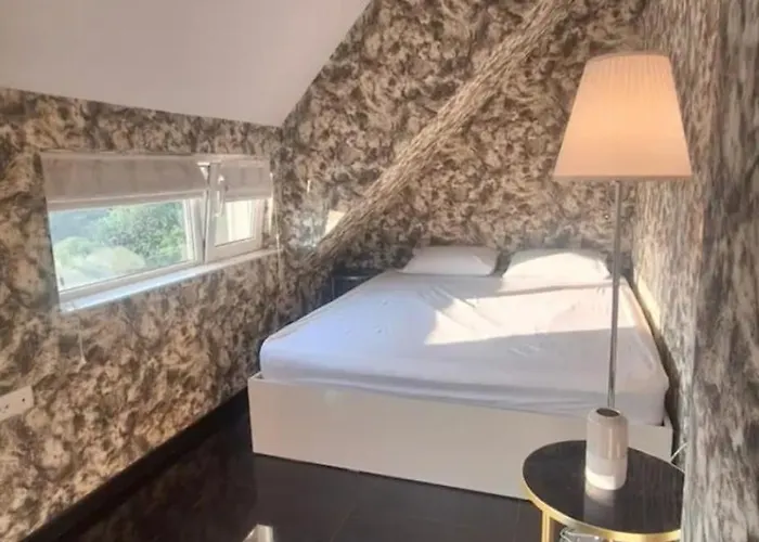 Ahinora بلوفديف