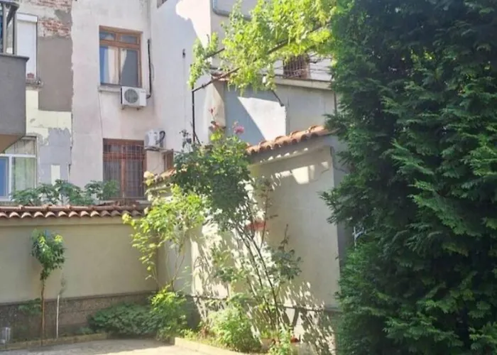 Ahinora بلوفديف